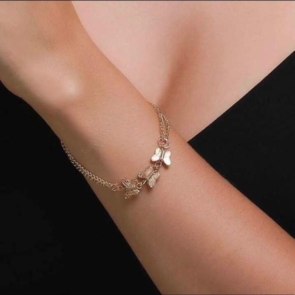 GOLD  Butterfly Charm Bracelet - Picture 1 of 2